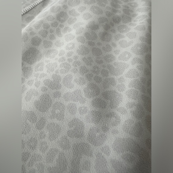 Alo Yoga High-Waist Vapor Leopard Legging - Picture 2 of 4